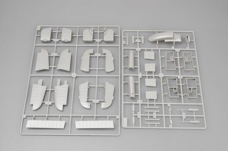 Trumpeter 02417 Hurricane Mk II D/Trop 1/24 – immagine 4