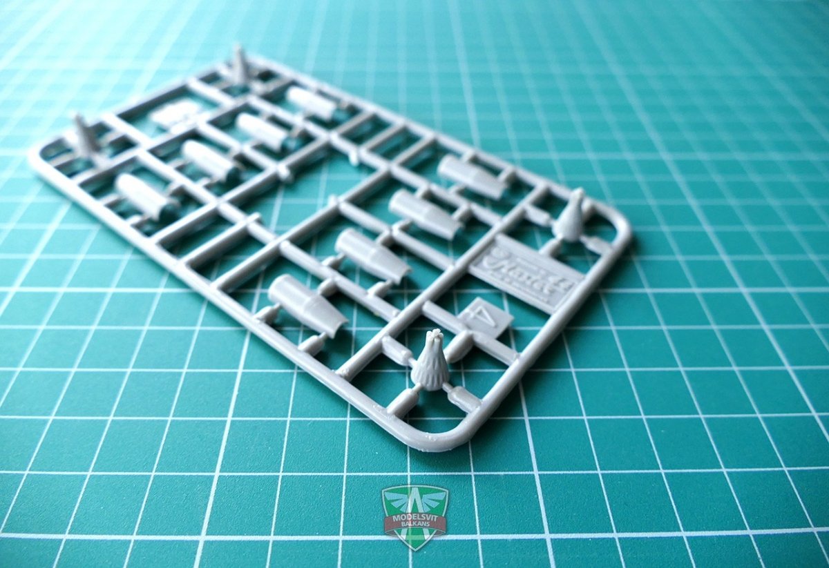 Maquette Modelsvit 72017 Sukhoi Su-17 Première version 1/72 – image 3