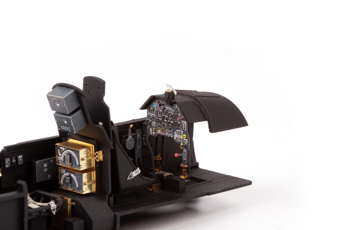 Eduard 33333 Ju 87G-1/2 BORDER MODEL 1/35 – image 2