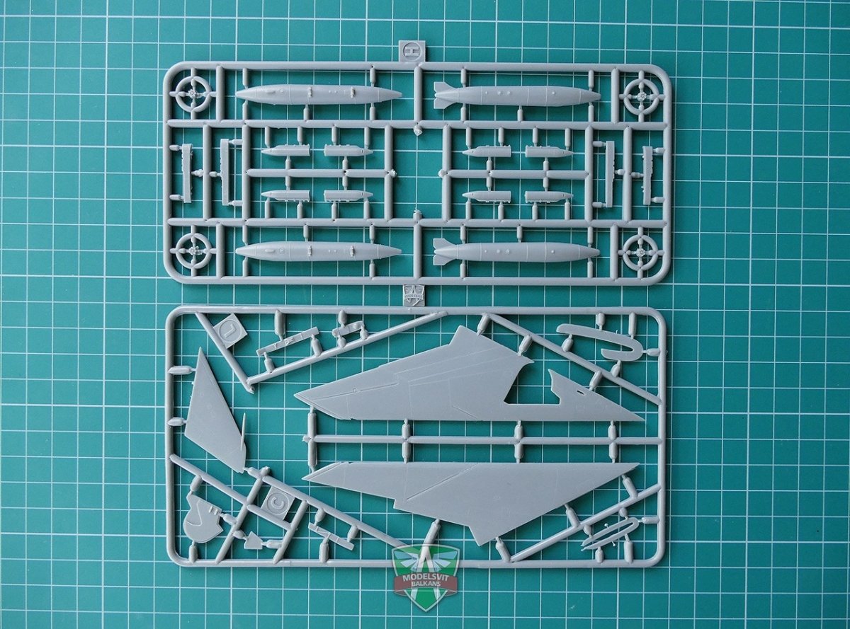 Maquette Modelsvit 72007 Sukhoi Su-7 Chasseur soviétique 1/72 – imagen 3