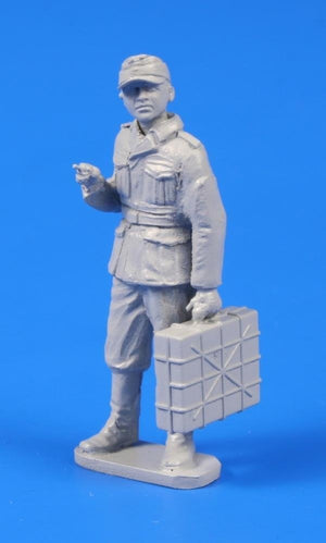CMK 48302 Soldat allemand de la Seconde Guerre mondiale avec étui à grenade 1/48