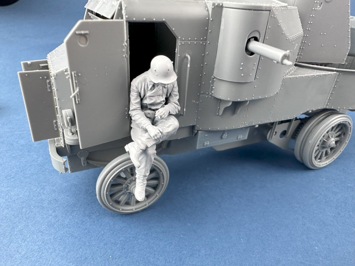 Copper State Models F35-052 Membre d&amp;#39;équipage de voiture blindée allemande en combinaison gris anthracite 1/35 – immagine 4