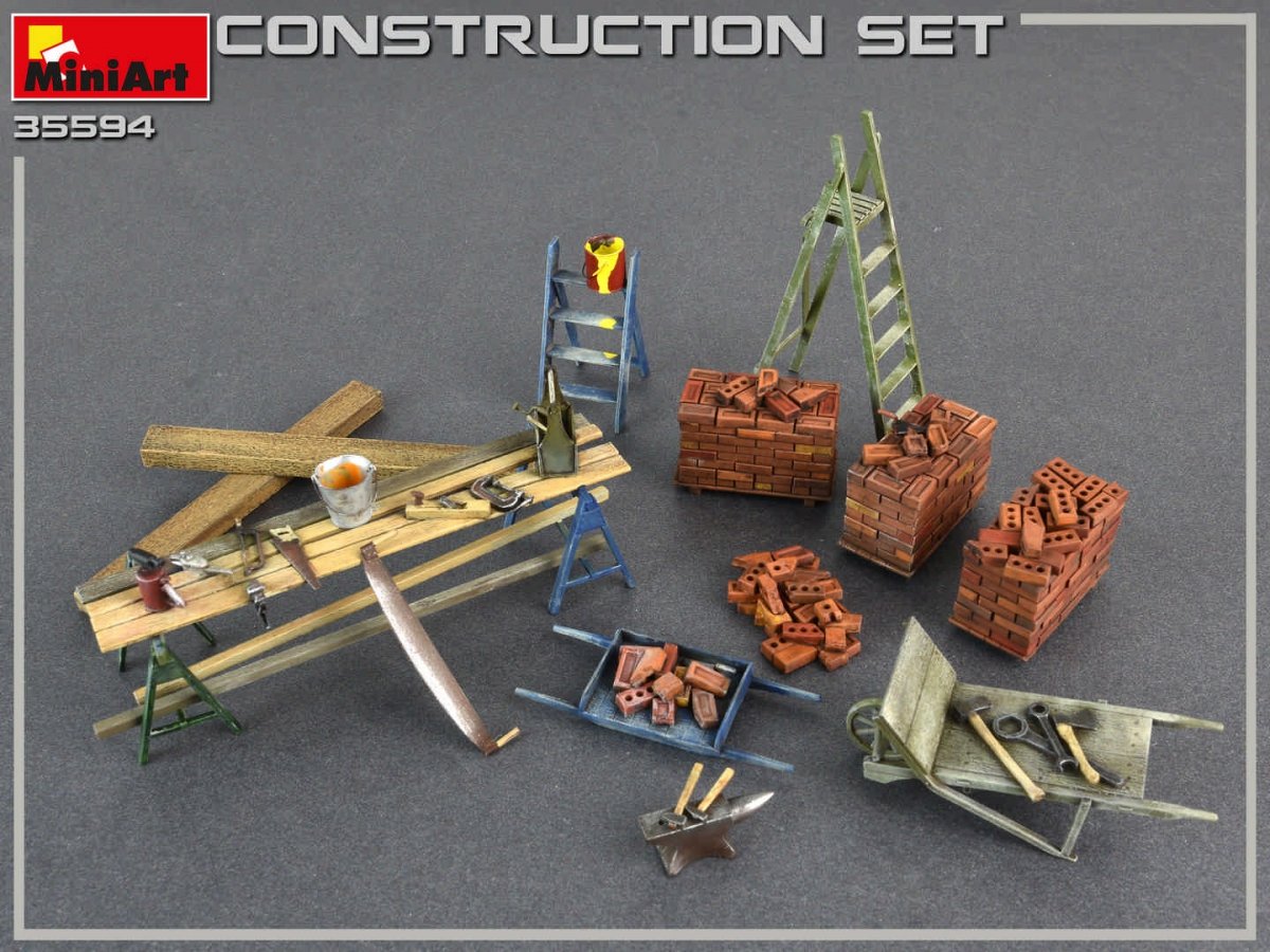 MiniArt 35594 Kit de construction : échelles, table, seaux, briques, chariot, enclume, poutres, cric et outils 1/35 – image 7