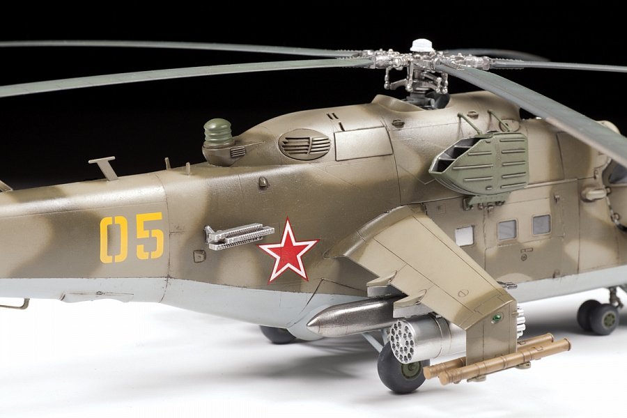 Zvezda 4823 Mi-24V/VP Hélicoptère d&amp;#39;attaque soviétique 1/48 – imagen 4