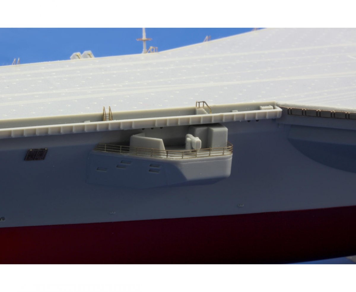 Eduard 17027 USS Nimitz CVN-68 (2005) TRUMPETER 1/700 – image 7