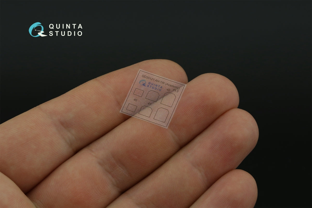Intérieur coloré imprimé en 3D sur papier décalcomanie (Academy) pour Quinta Studio QD+35121 AH-1W (avec pièces en résine imprimées en 3D) à l&amp;#39;échelle 1/35 – image 7