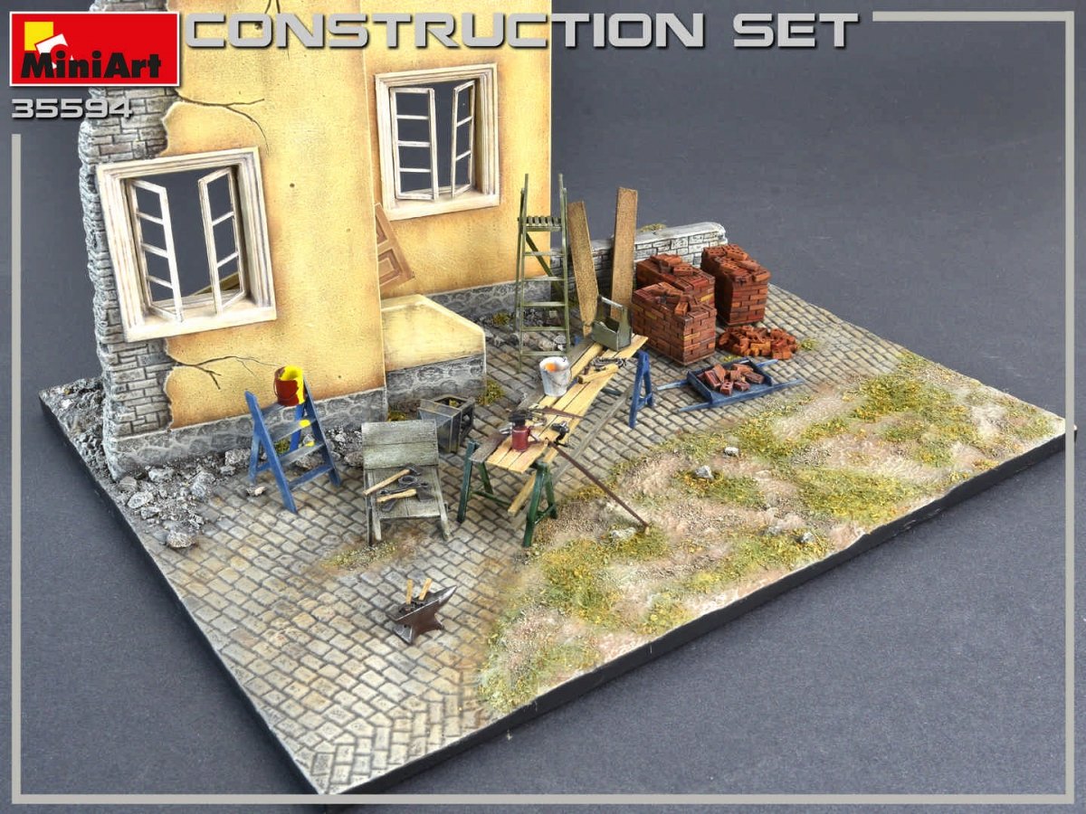 MiniArt 35594 Kit de construction : échelles, table, seaux, briques, chariot, enclume, poutres, cric et outils 1/35 – image 6
