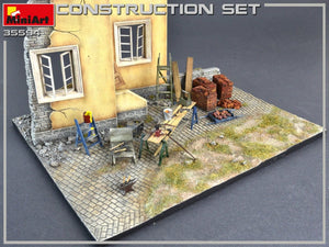 MiniArt 35594 Kit de construction : échelles, table, seaux, briques, chariot, enclume, poutres, cric et outils 1/35 – image 6