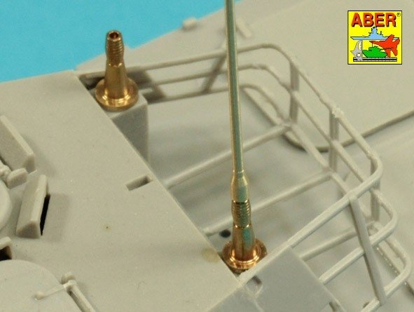 Ensemble de 2 antennes OTAN Aber R-44 avec bases de montage 1/35 – image 11