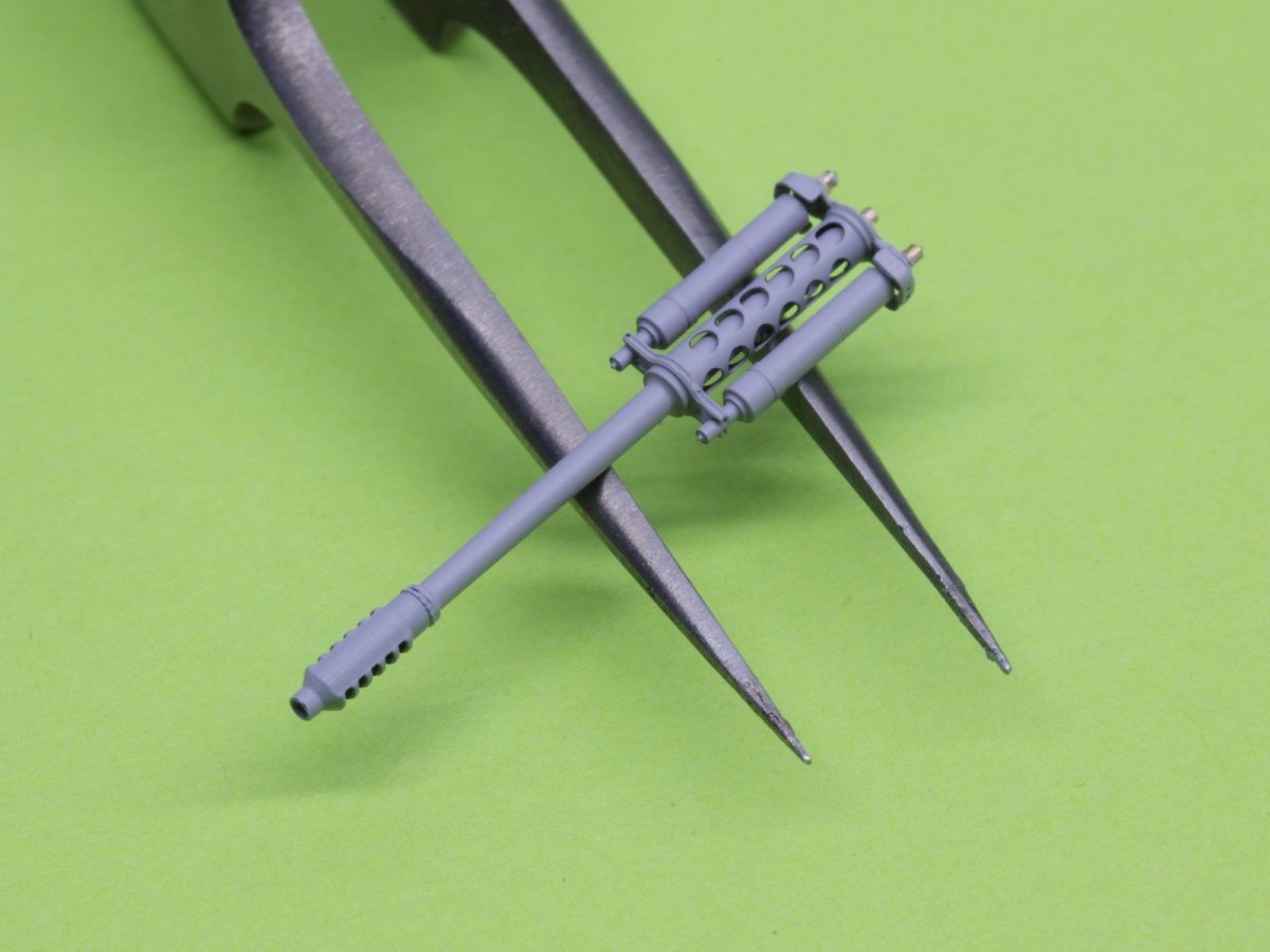Maquette Master AM-48-125 AH-64 Apache - Canon mitrailleur M230 (30 mm), tubes Pitot et antenne de queue (résine, photodécoupe et pièces tournées) 1/48 – image 4