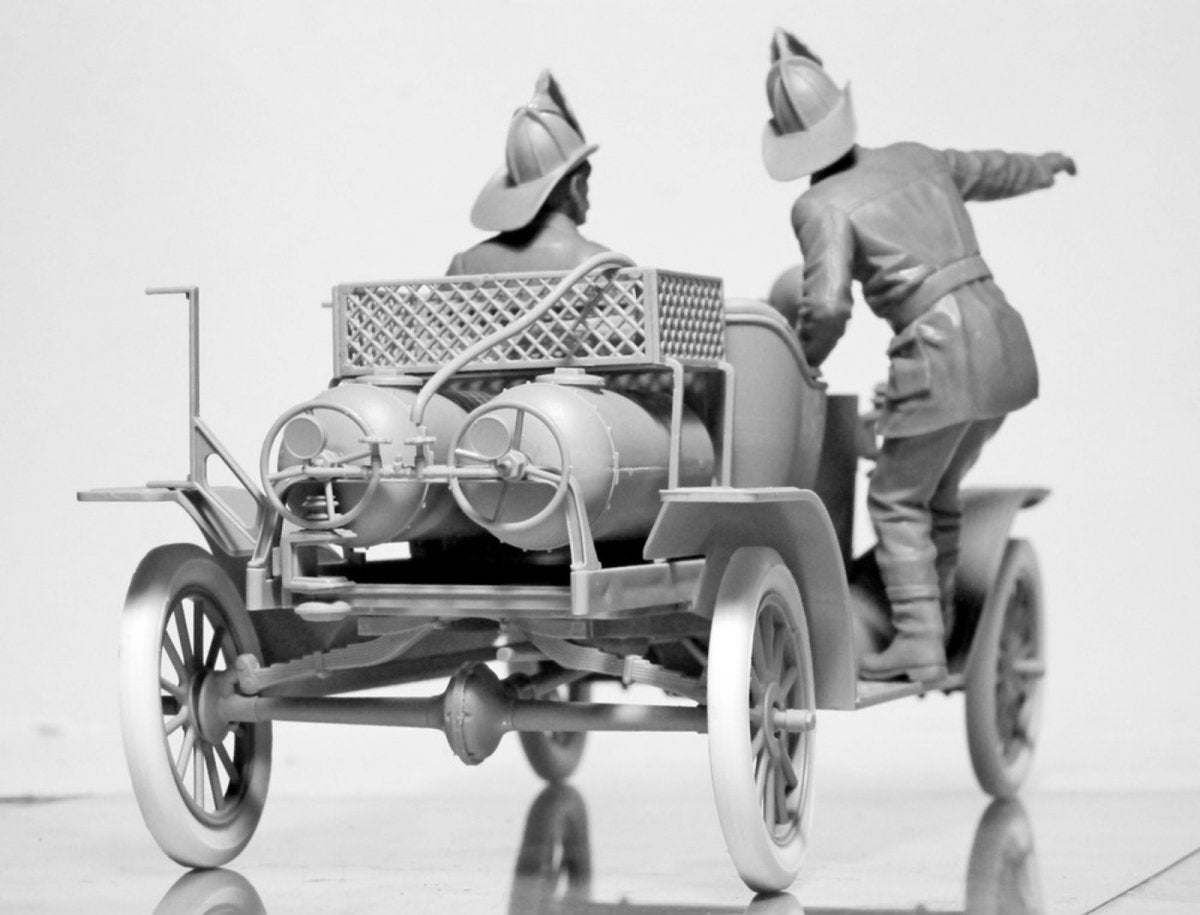 Camion de pompiers modèle T 1914 avec équipage (1/24) ICM 24017  – image 11