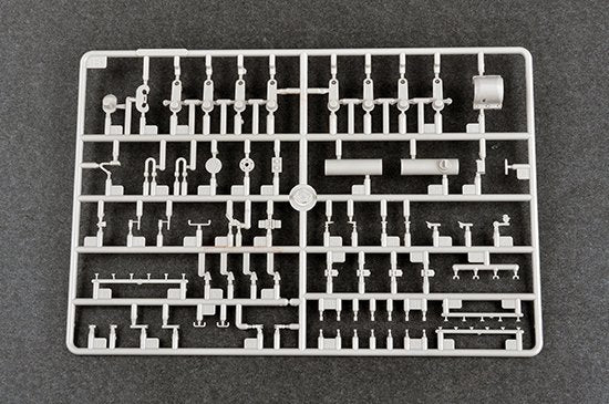 Trumpeter 09540 Pz.Kpfw.VI Ausf.E Sd.Kfz.181 Tiger I (production tardive) avec Zimmerit (1/35) – image 11
