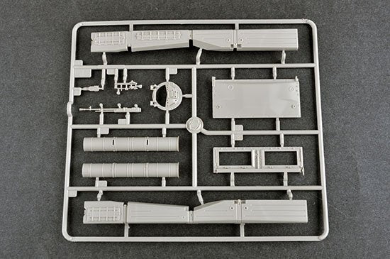 Trumpeter 09588 Char de combat principal russe T-80BVM (Corps des Marines) 1/35 – image 10