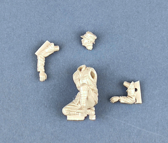 Copper State Models F35-025 Équipage d&amp;#39;une voiture blindée italienne changeant un pneu 1/35 – image 4