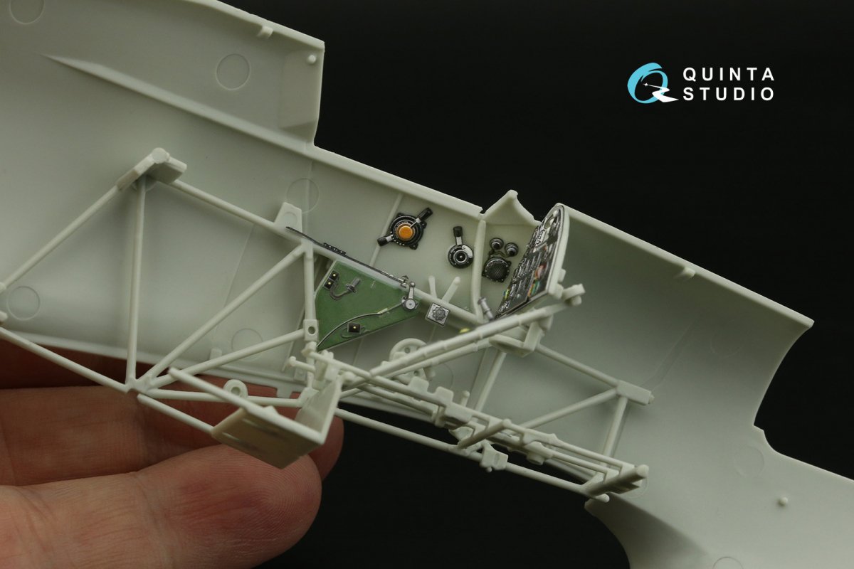 Intérieur imprimé en 3D et coloré sur papier décalcomanie (Revell) pour le Hawker Hurricane Mk.IIb (Quinta Studio QD32139), échelle 1/32 – Bild 3