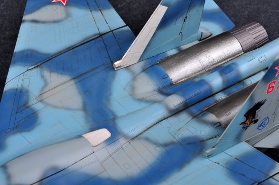 Trumpeter 01667 Su-33 Flanker russe D – image 8