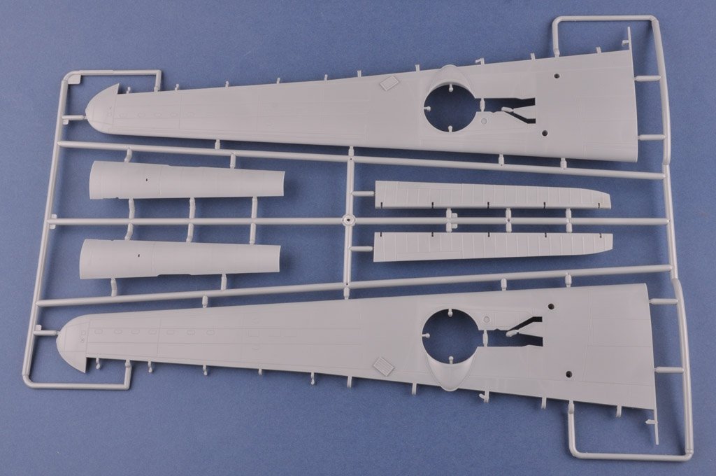 Hobby Boss 83212 B-24D Liberator 1/32 – image 8