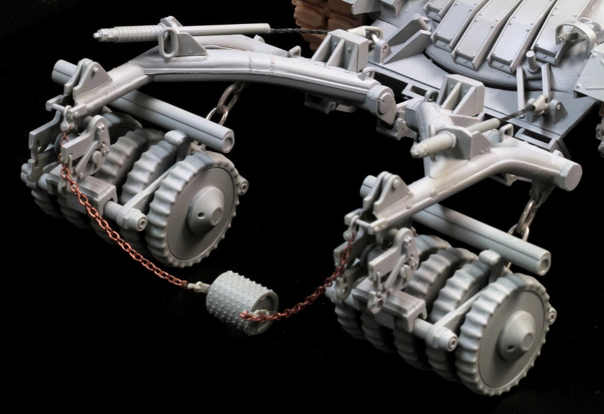 Dragon 3618 IDF Magach 5 avec blindage réactif et rouleau à mines (1/35) – image 3