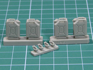 EUREKA XXL E-045 Bidons de carburant militaires américains 1/35 – Bild 6