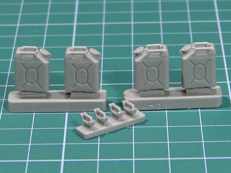 EUREKA XXL E-045 Bidons de carburant militaires américains 1/35 – Bild 6
