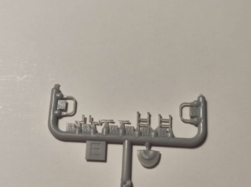Réponse AA72002 PZL W-3A Sokół TOPR Hélicoptère de sauvetage 1/72 – image 13