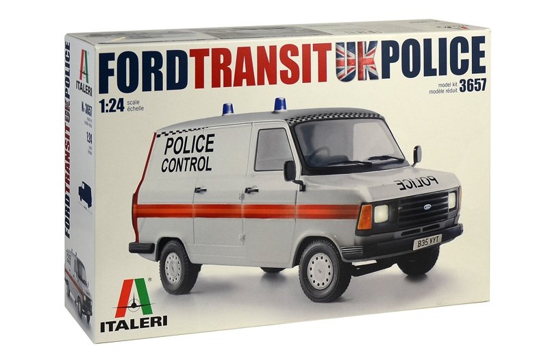 Italeri 3657 FORD TRANSIT POLICE BRITANNIQUE (1/24)