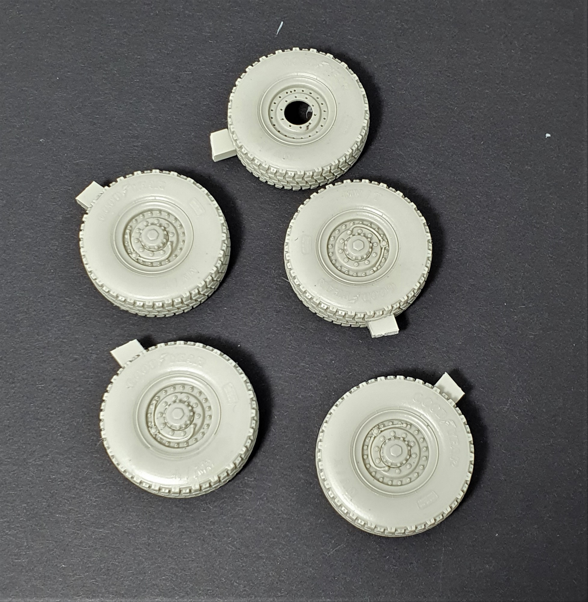 Panzer Art RE35-706 Roues de route M1078 LMTV (Goodyear) 1/35 – Bild 2