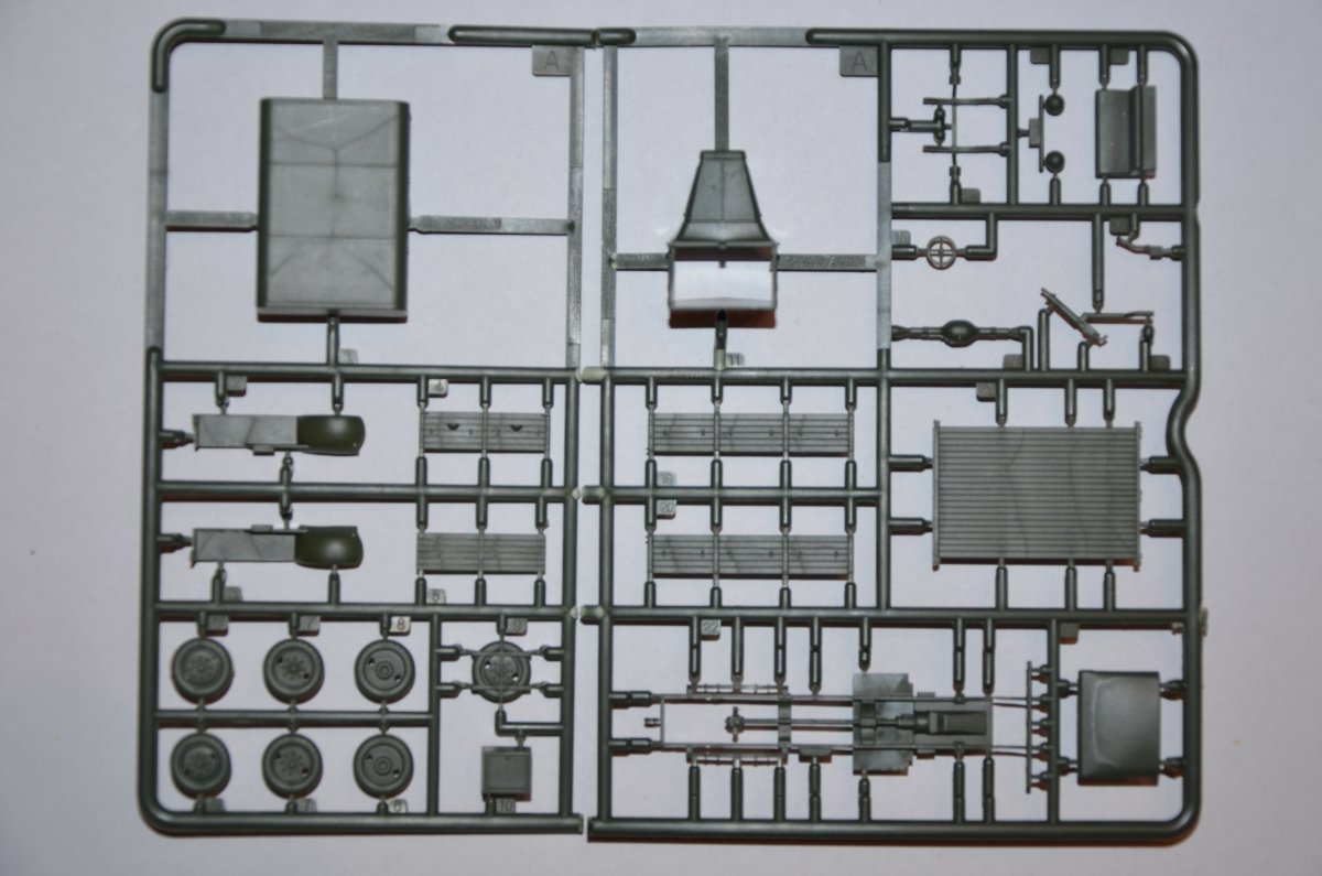 Premier à combattre PL017 - PF 621 avec canon antiaérien CKM (1/72) – image 3