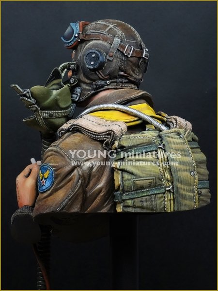 Young Miniatures YM1856 Pilote de chasse USAAF 1944 1/10 – immagine 5