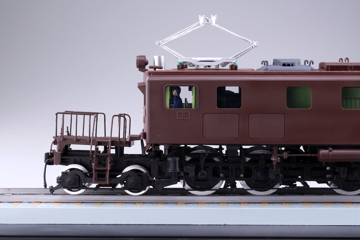 Locomotive électrique Aoshima 05504 EF18 1/50 – image 4