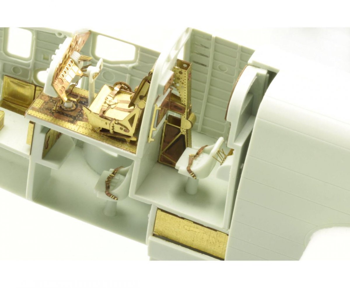 Intérieur du Halifax B Mk. III Eduard 73561 REVELL 1/72 – image 7