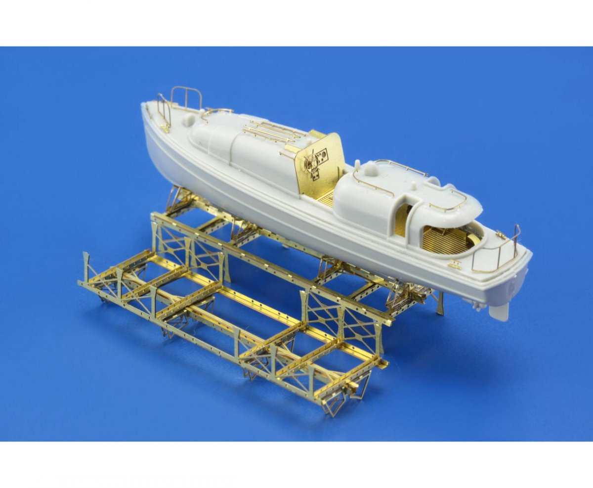Eduard 53104 USS Arizona partie 3 - canots de sauvetage TRUMPETER 1/200 – image 3