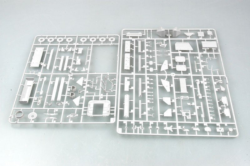 Trumpeter 01558 LAV III TUA (Tow-Under Armour) (1/35) – image 11