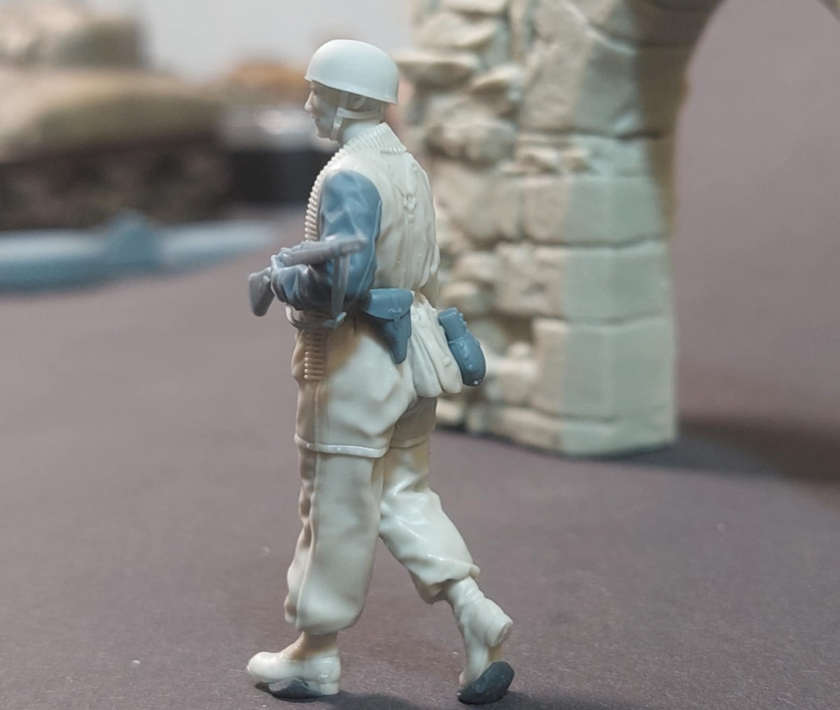 Panzer Art FI35-242 Fallschirmjager allemand en marche 1/35  – immagine 2