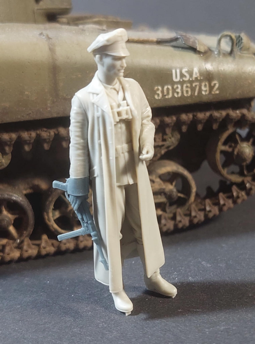 Panzer Art FI35-229 Officier Waffen-SS en manteau long Normandie 1/35  – image 3