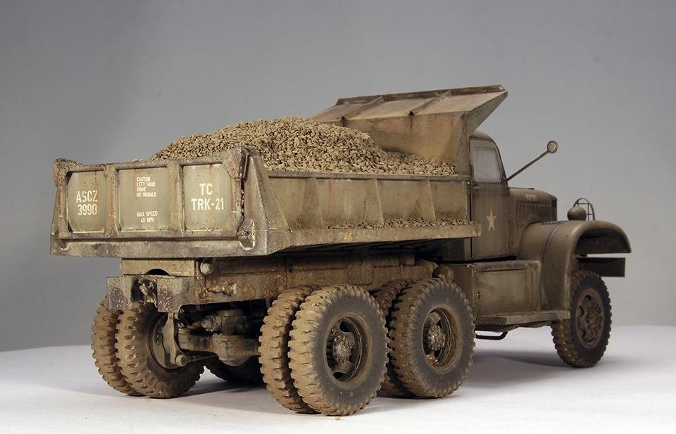 Camion-benne Diamond T 972 à cabine rigide, modèle Mirror 35804, échelle 1/35 – immagine 2