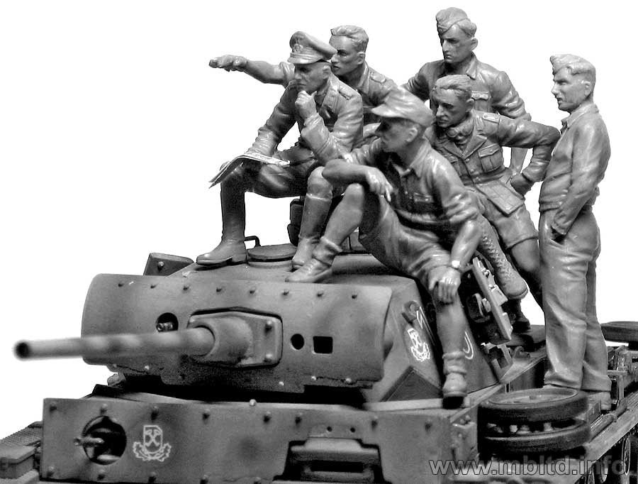 Master Box 3561 Rommel et l&amp;#39;équipage d&amp;#39;un char allemand (DAK, 1941-1943) 1/35 – immagine 4