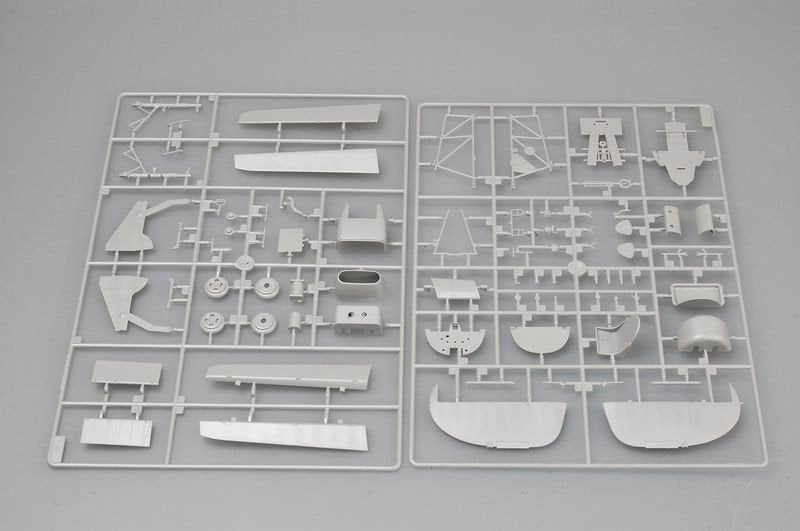 Trumpeter 02417 Hurricane Mk II D/Trop 1/24 – immagine 5
