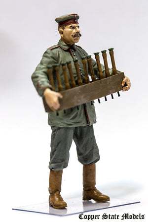 Copper State Models F32-004 Personnel d&amp;#39;aérodrome allemand avec caisse de grenades 1/32  – immagine 5