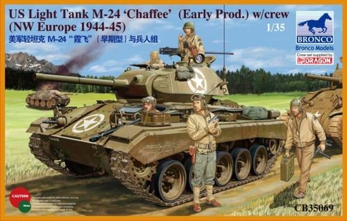 Bronco CB35069 Char léger américain M-24 Chaffee (Prod. Seconde Guerre mondiale) avec ensemble d'équipage (1/35)