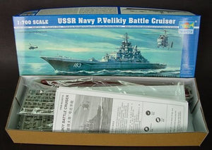 Trumpeter 05710 URSS Navy P. Velikiy Battle Cruiser 1/700 – image 3