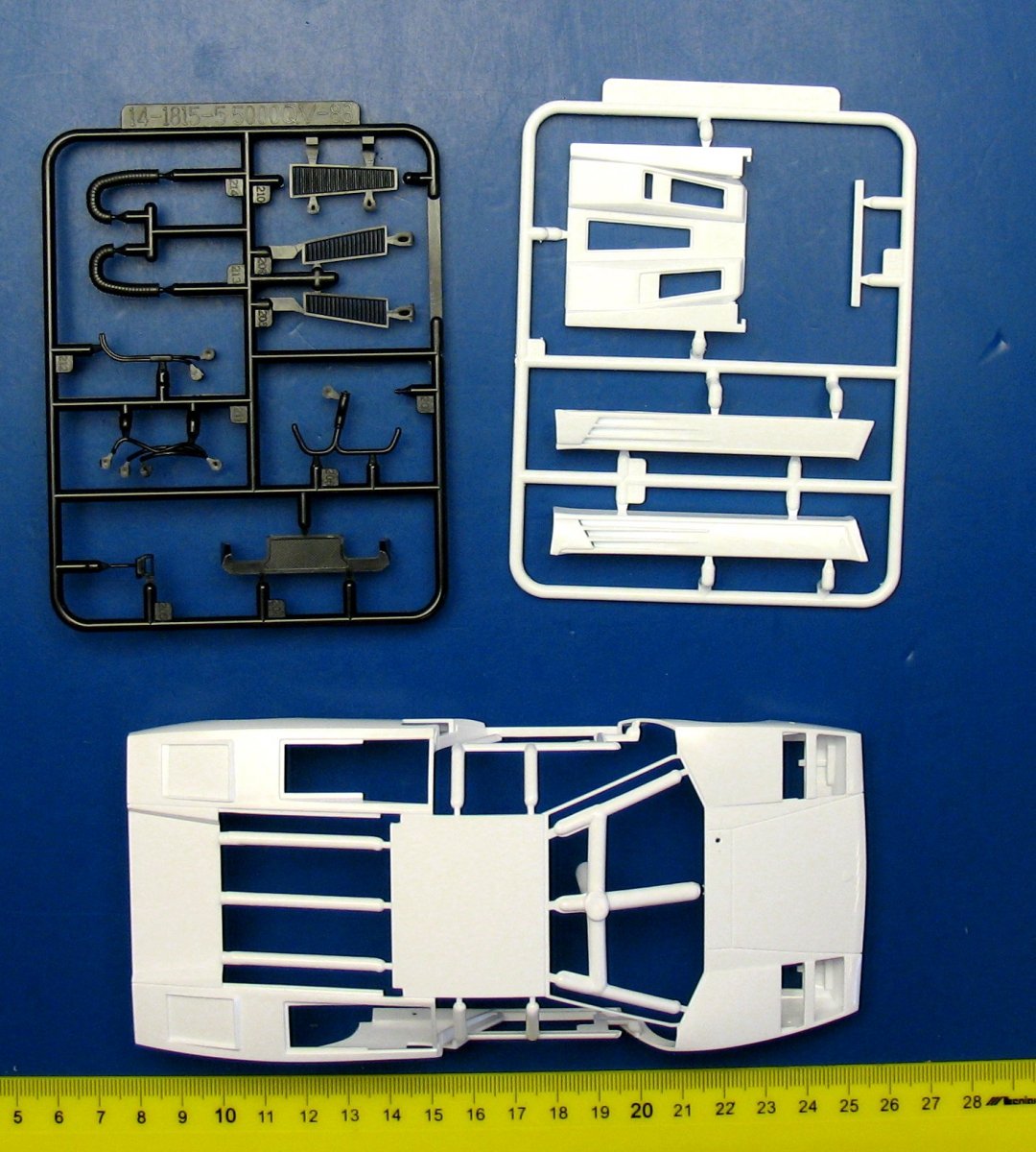 Aoshima 01155 LAMBORGHINI COUNTACH 5000 QUATTROVALVOLE INJECTION Ver(Overseas) 1/24 – Bild 4