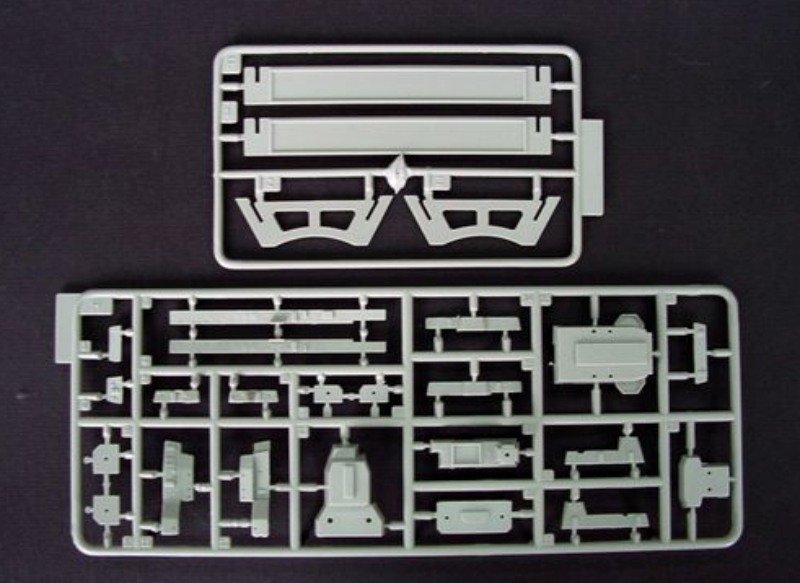 Trumpeter 05710 URSS Navy P. Velikiy Battle Cruiser 1/700 – image 7