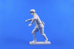 CMK 48309 Motocycliste allemand de la Seconde Guerre mondiale (poussant sa machine) pour kit Tamiya BMW 1/48