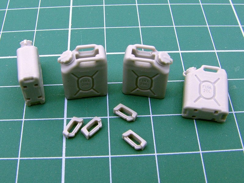 EUREKA XXL E-045 Bidons de carburant militaires américains 1/35 – Bild 7