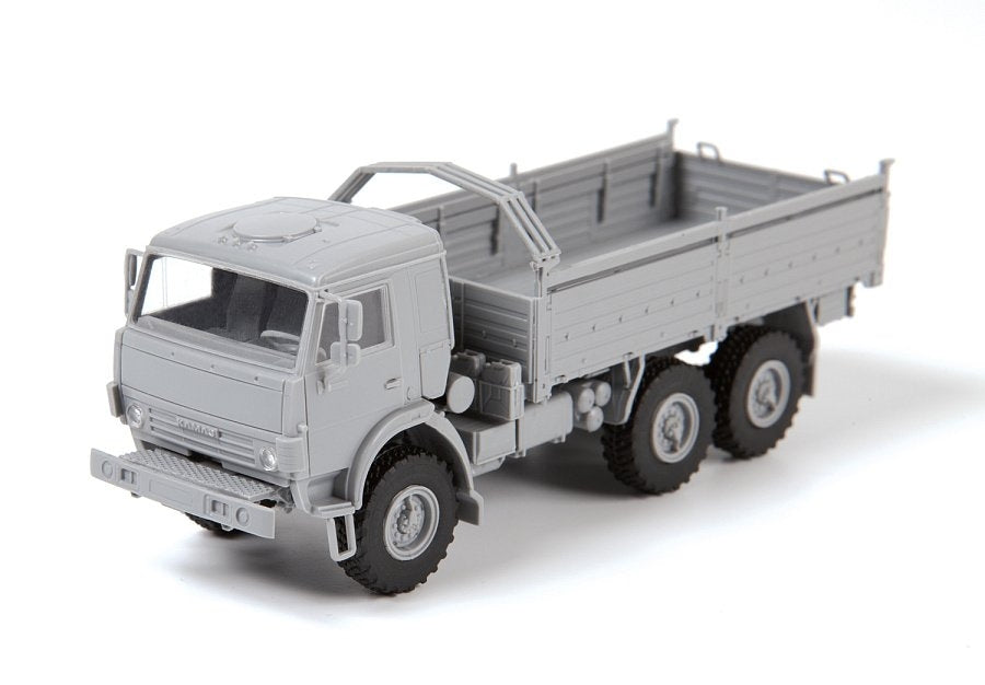 Zvezda 5074 KAMAZ K-5350 Mustang camion russe à 3 essieux 1/72 – immagine 3