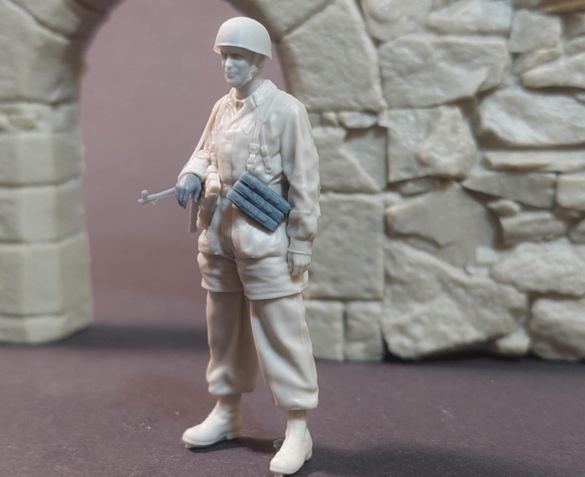 Panzer Art FI35-244 Fallschirmjager allemand au repos No1 1/35