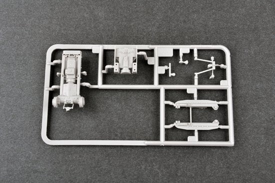 Trumpeter 07112 Tracteur russe ChTZ S-65 1/72 – image 3