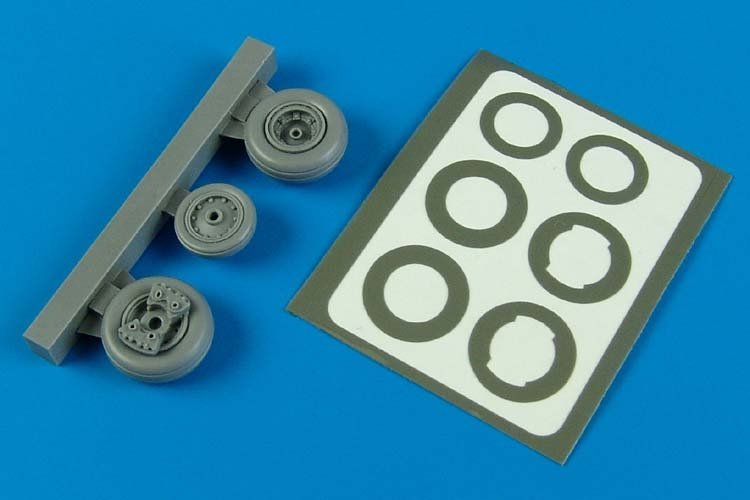 Roues et masques de peinture Aires 4592 T-28 Trojan 1/48 Roden