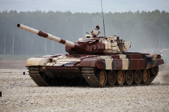 Trumpeter 09555 Char de combat principal russe T-72B1 (avec blindage réactif Kontakt-1) (1/35)